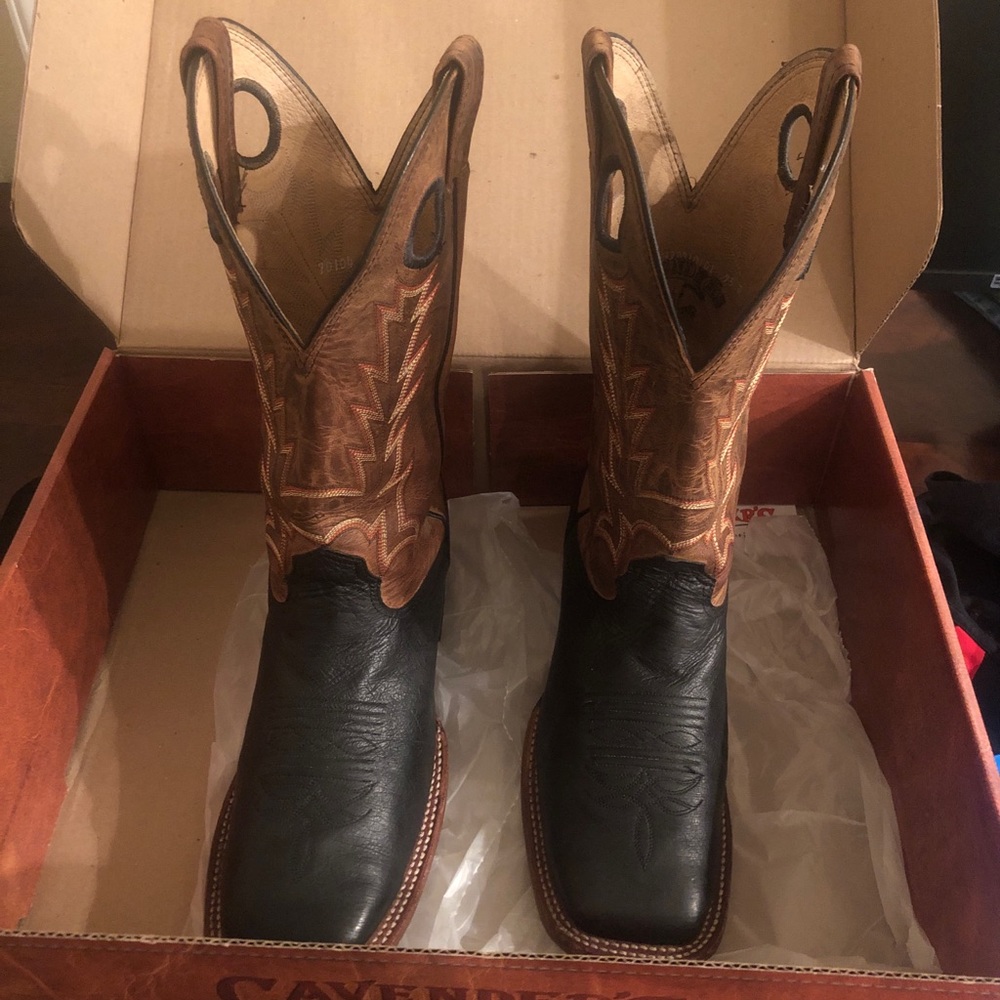 Boots - Picture 4 of 4